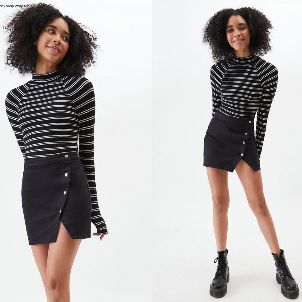 PacSun Black Snap Wrap Mini Skirt Size 25